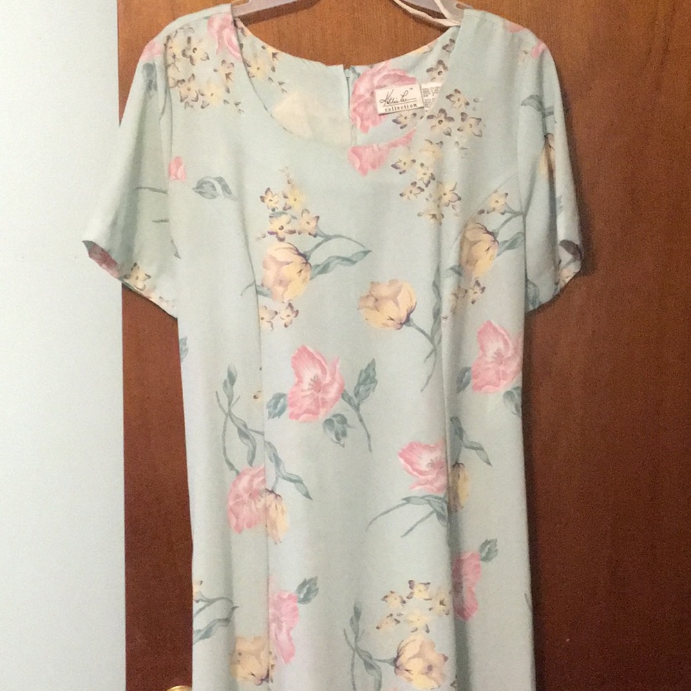 Green flowered dress size 8